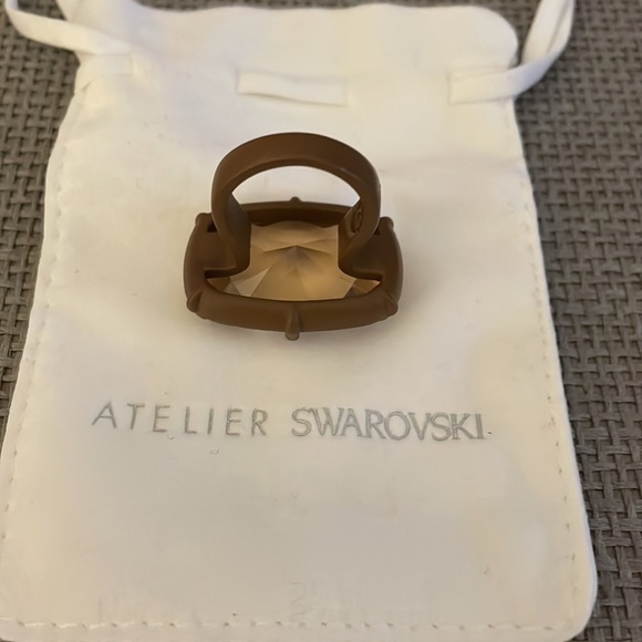 Atelier Swarovski collaboration with iconic brand, Lavin - Picture 6 of 6